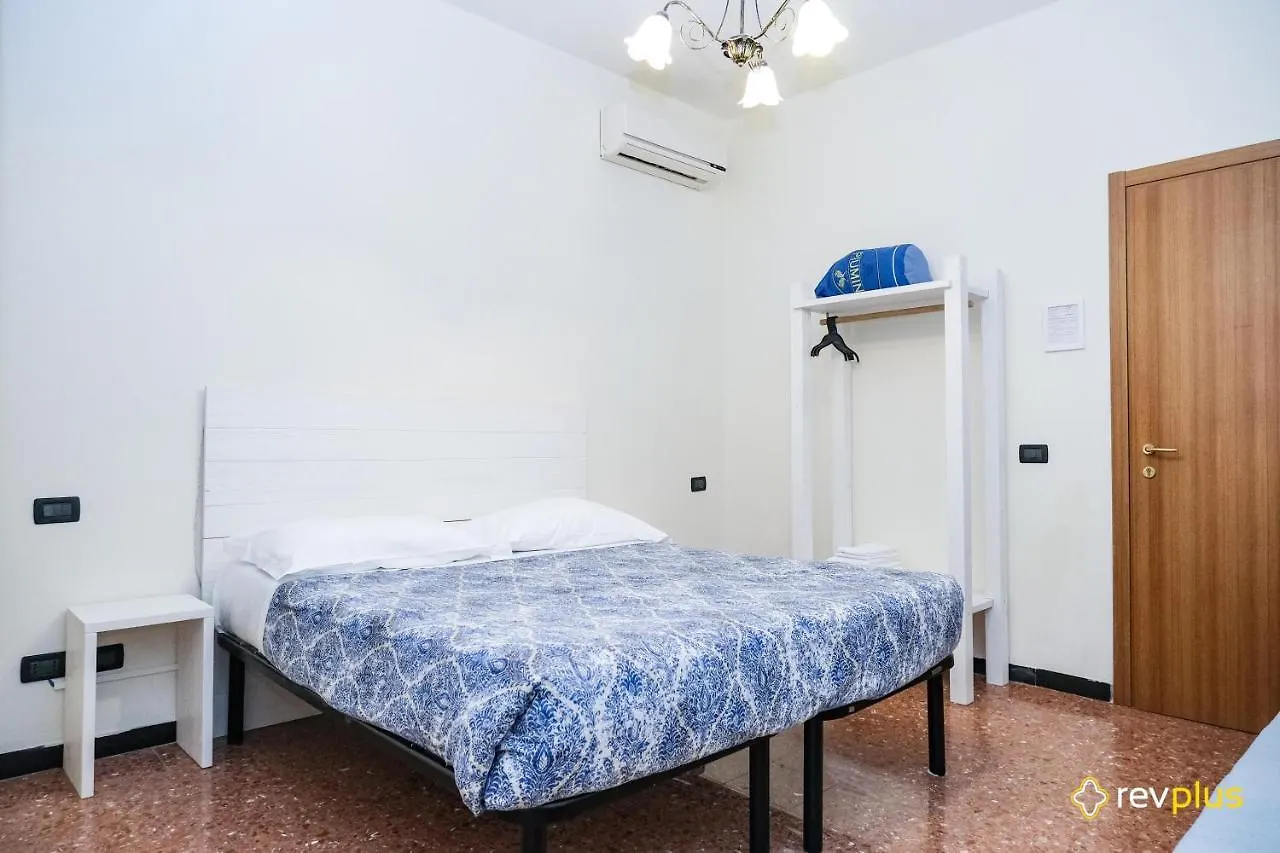 Lia Rooms 3 La Spezia 0*,  Italy